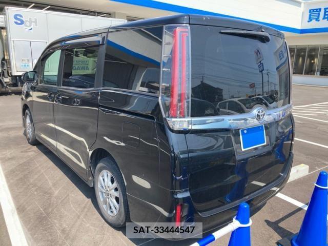 Toyota NOAH 2018-01 392842-4