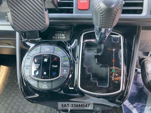 Toyota NOAH 2018-01 392842-16