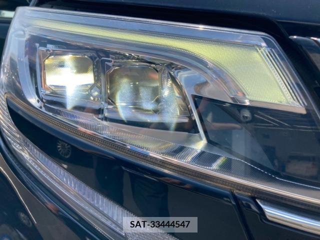 Toyota NOAH 2018-01 392842-24