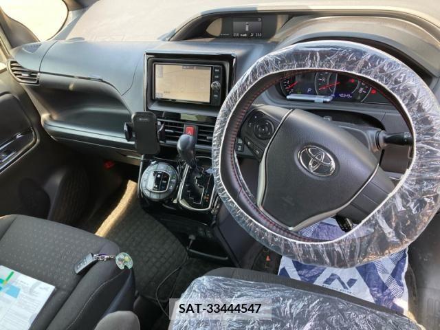Toyota NOAH 2018-01 392842-9