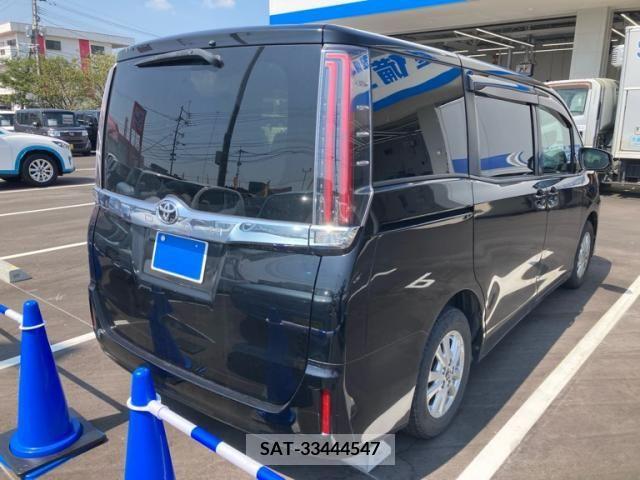 Toyota NOAH 2018-01 392842-3