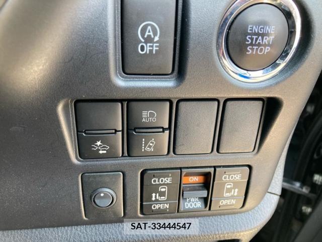 Toyota NOAH 2018-01 392842-12