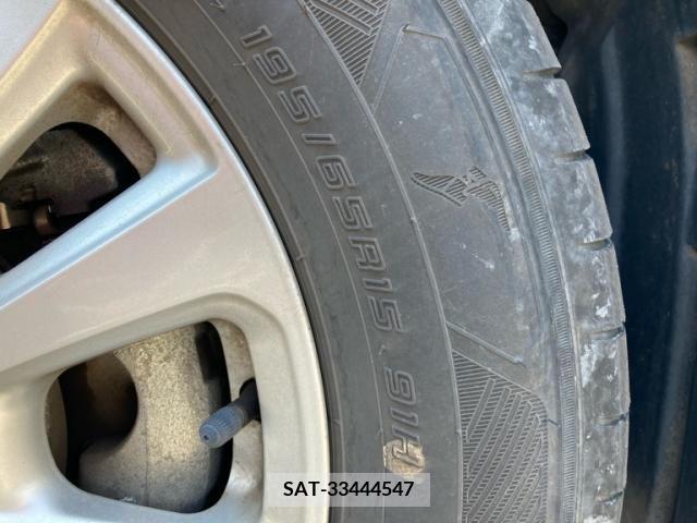 Toyota NOAH 2018-01 392842-23