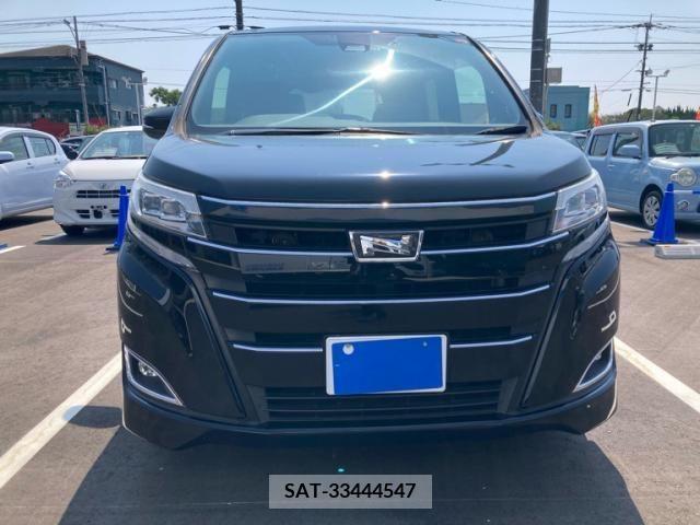 Toyota NOAH 2018-01 392842-2