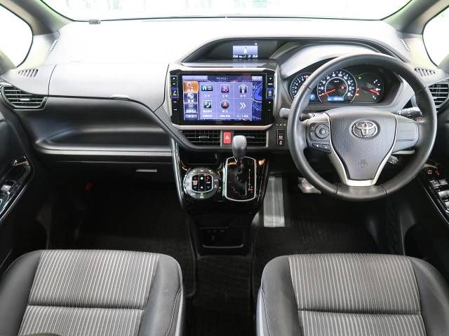 Toyota VOXY 2017-10 189564-1