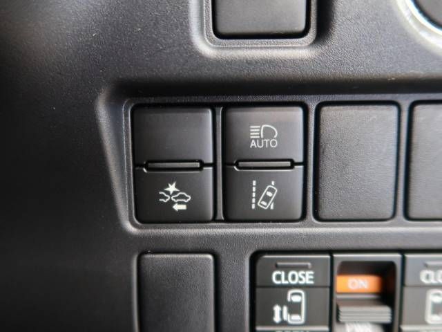 Toyota VOXY 2017-10 189564-8