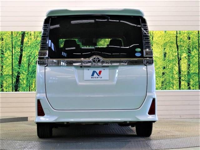 Toyota VOXY 2017-10 189564-18