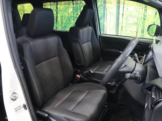 Toyota VOXY 2017-10 189564-11