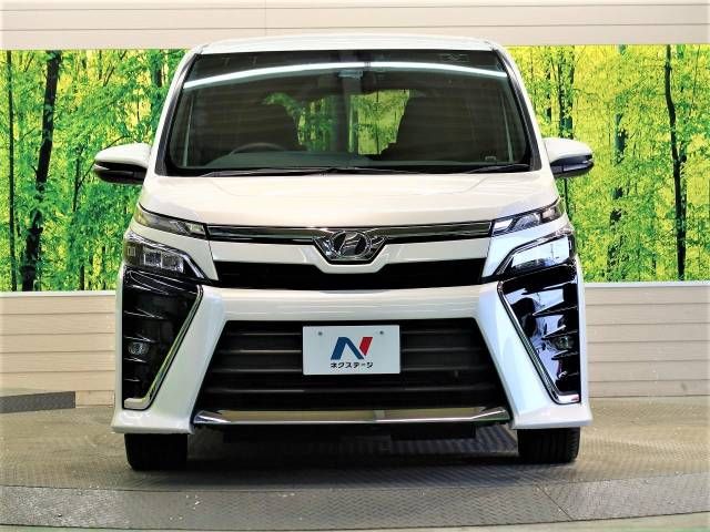 Toyota VOXY 2017-10 189564-17