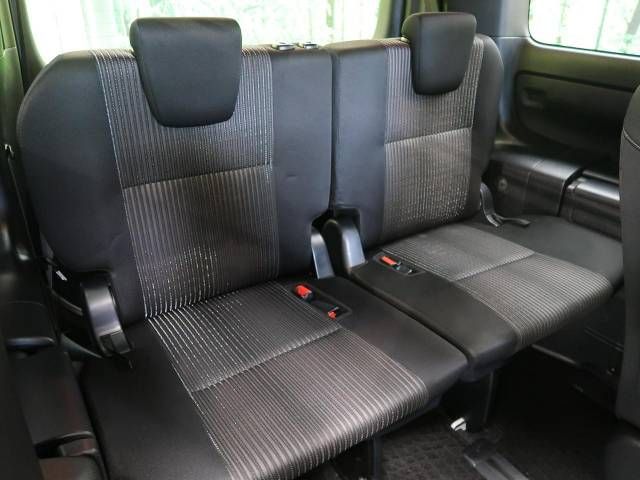 Toyota VOXY 2017-10 189564-13
