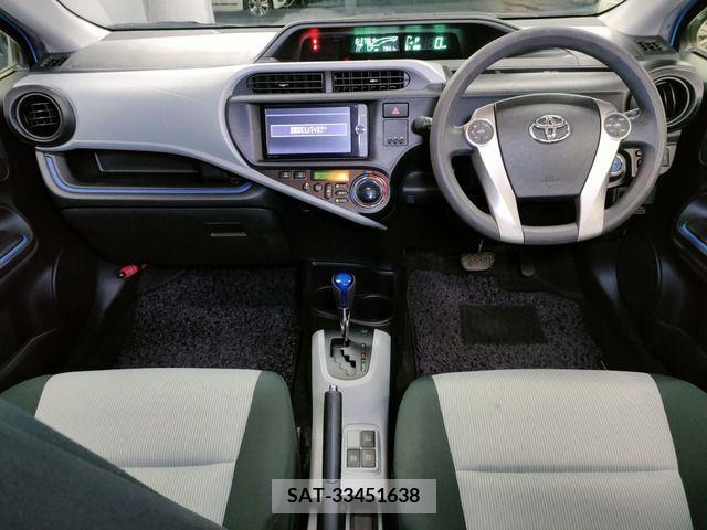Toyota AQUA 2013-12 261276-8