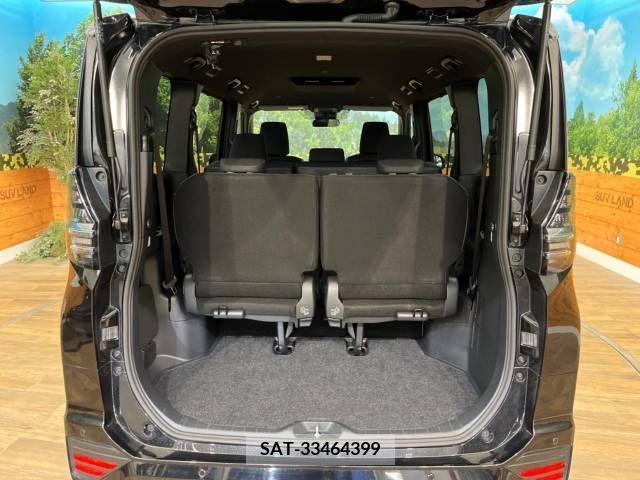 Toyota VOXY 2023-05 289325-11