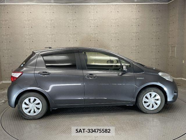 Toyota VITZ HYBRID 2018-10 370184-6