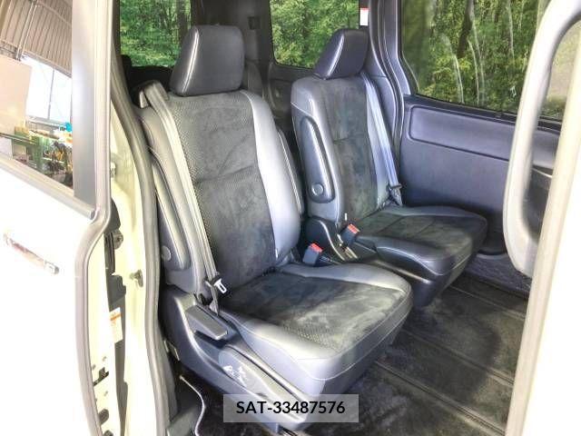 Toyota VOXY 2020-11 217538-8