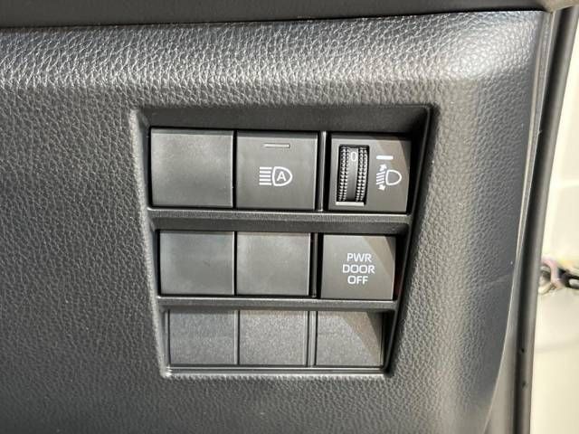 Toyota NOAH 2023-06 191629-7