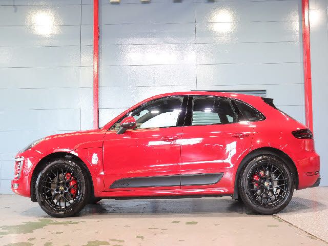 Porsche MACAN 2017-03 24334-2