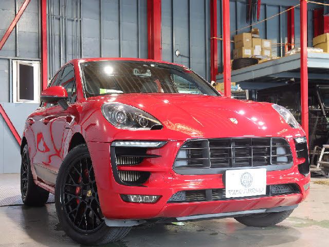 Porsche MACAN 2017-03 24334-19