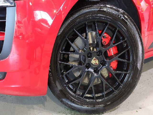 Porsche MACAN 2017-03 24334-18