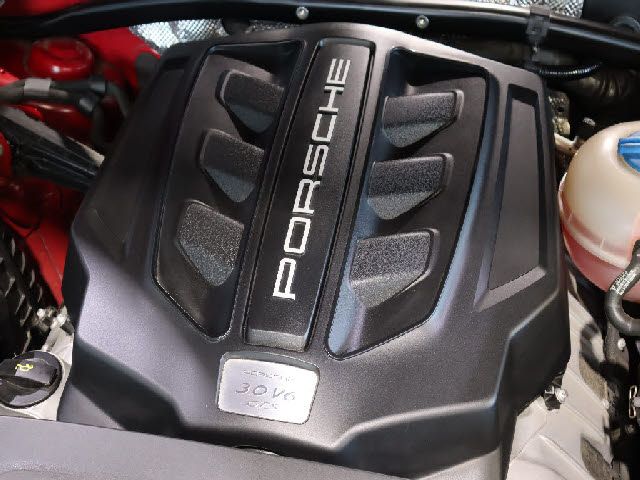 Porsche MACAN 2017-03 24334-17