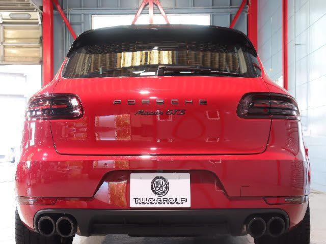 Porsche MACAN 2017-03 24334-5
