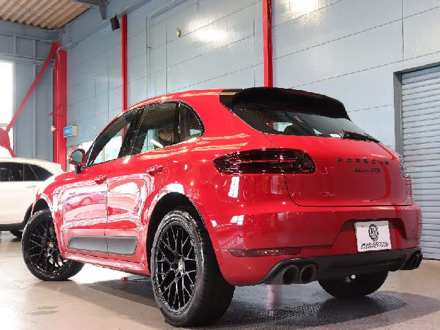 Porsche MACAN 2017-03 24334-3