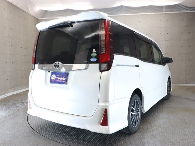 Toyota NOAH 2015-05 9382-1