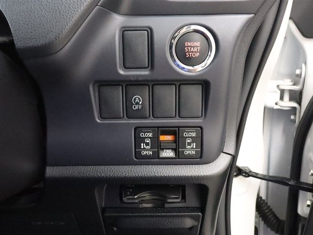Toyota NOAH 2015-05 9382-12