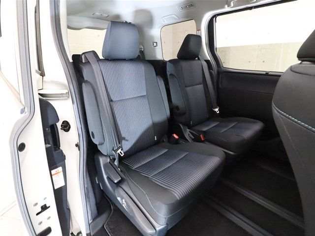 Toyota NOAH 2015-05 9382-4