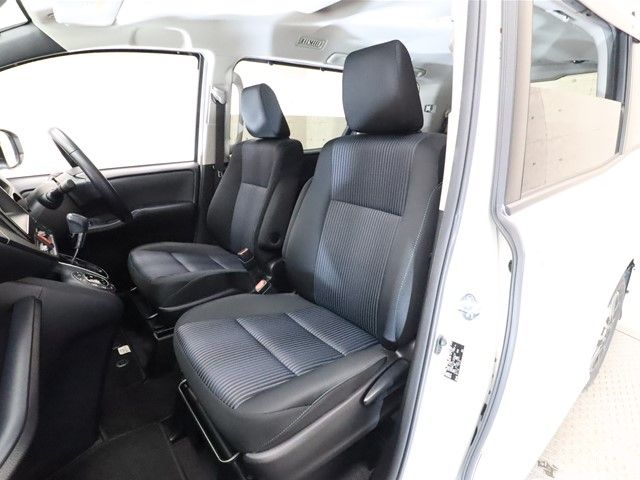 Toyota NOAH 2015-05 9382-5