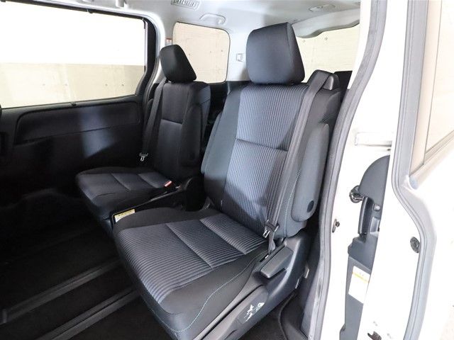 Toyota NOAH 2015-05 9382-6