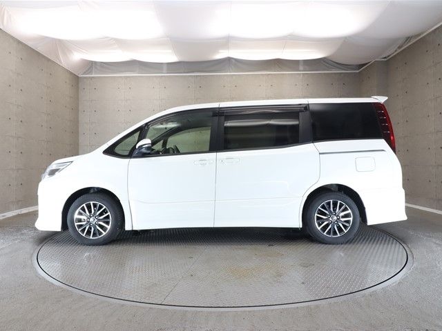 Toyota NOAH 2015-05 9382-24