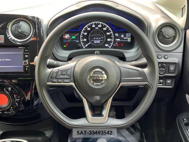 Nissan NOTE 2018-08 338933-11
