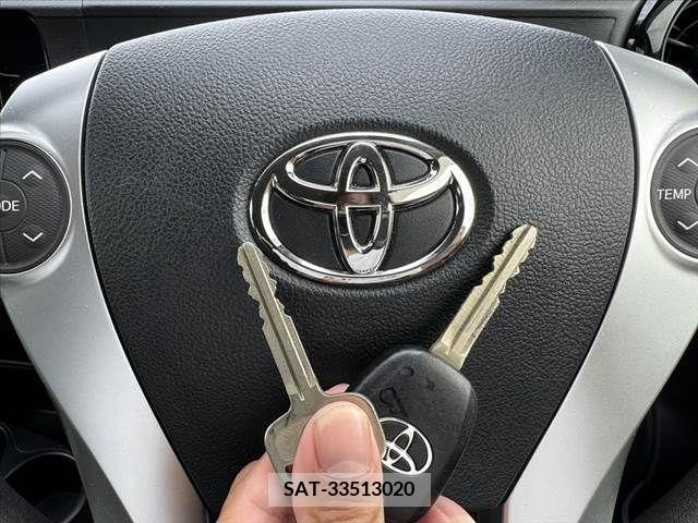 Toyota AQUA 2015-04 335520-21