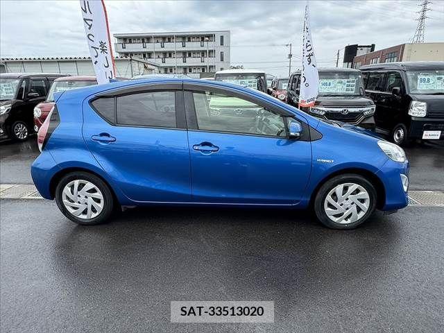 Toyota AQUA 2015-04 335520-11