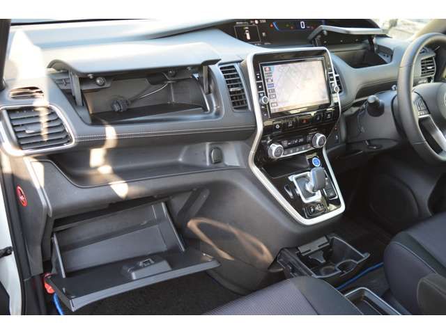 Nissan SERENA 2018-09 12461-8