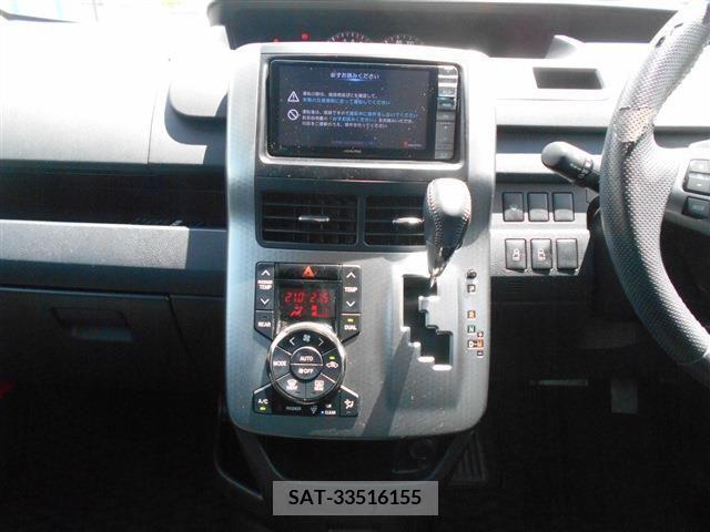 Toyota VOXY 2013-08 350587-9