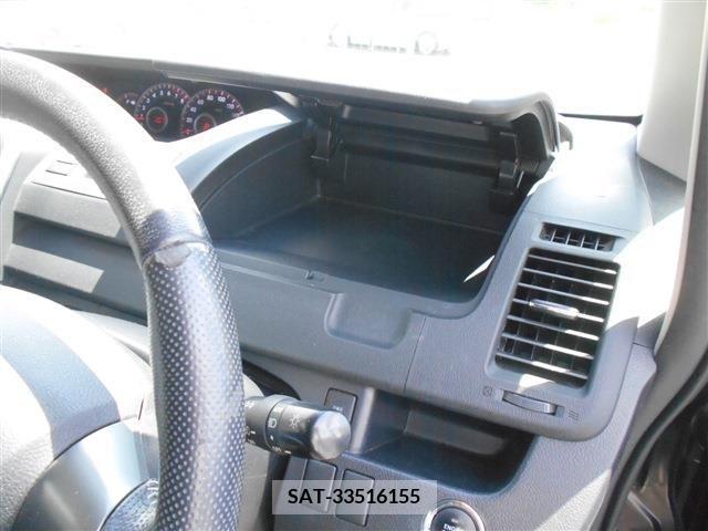Toyota VOXY 2013-08 350587-21