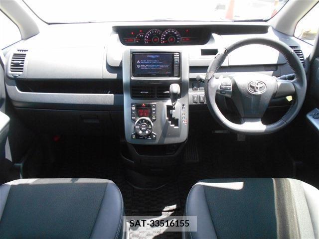 Toyota VOXY 2013-08 350587-8