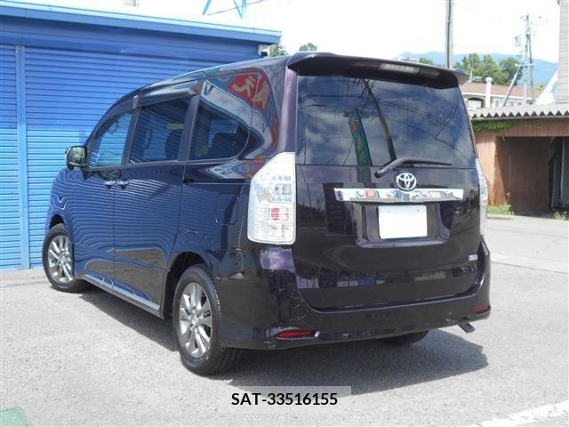 Toyota VOXY 2013-08 350587-5