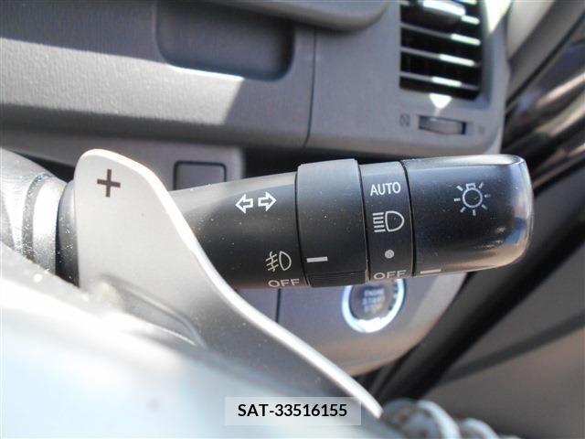Toyota VOXY 2013-08 350587-16