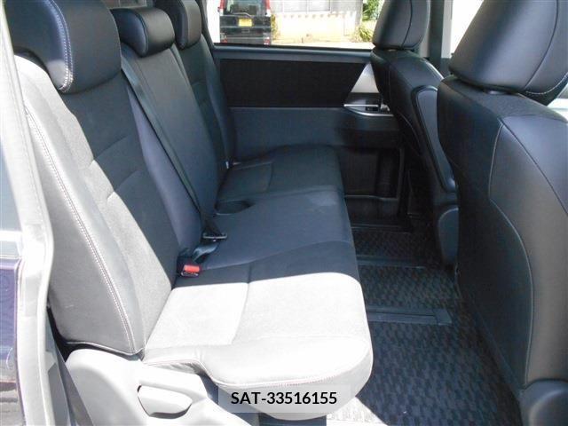 Toyota VOXY 2013-08 350587-26