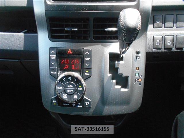 Toyota VOXY 2013-08 350587-11