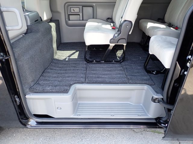 Nissan CARAVAN WAGON 2018-07 189952-23