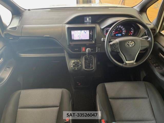 Toyota VOXY 2014-02 289354-1