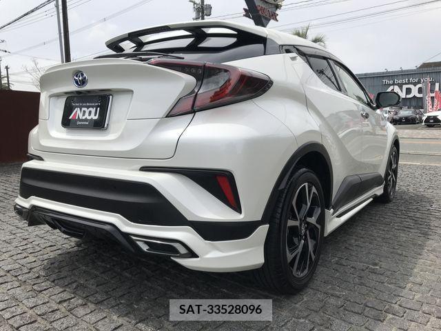 Toyota C-HR 2018-07 323043-6