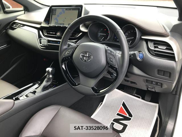 Toyota C-HR 2018-07 323043-10