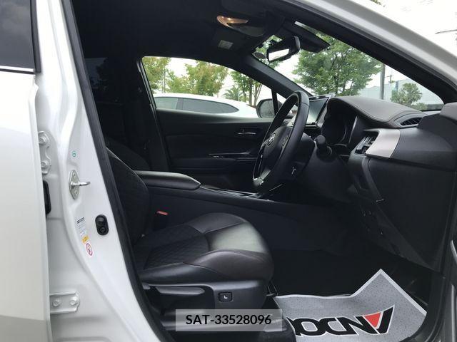 Toyota C-HR 2018-07 323043-9