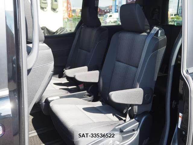 Toyota VOXY 2018-05 321569-13