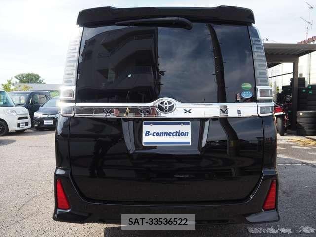 Toyota VOXY 2018-05 321569-8