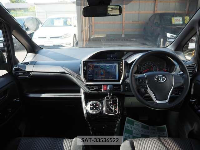 Toyota VOXY 2018-05 321569-5